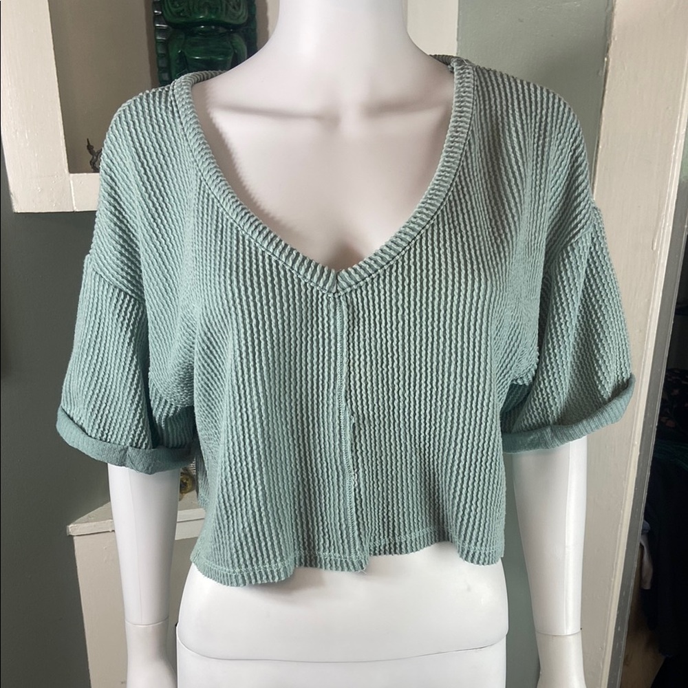 Altar'd State Green Textured Ribbed Crop Top T-Shirt Tee V-Neck Large L